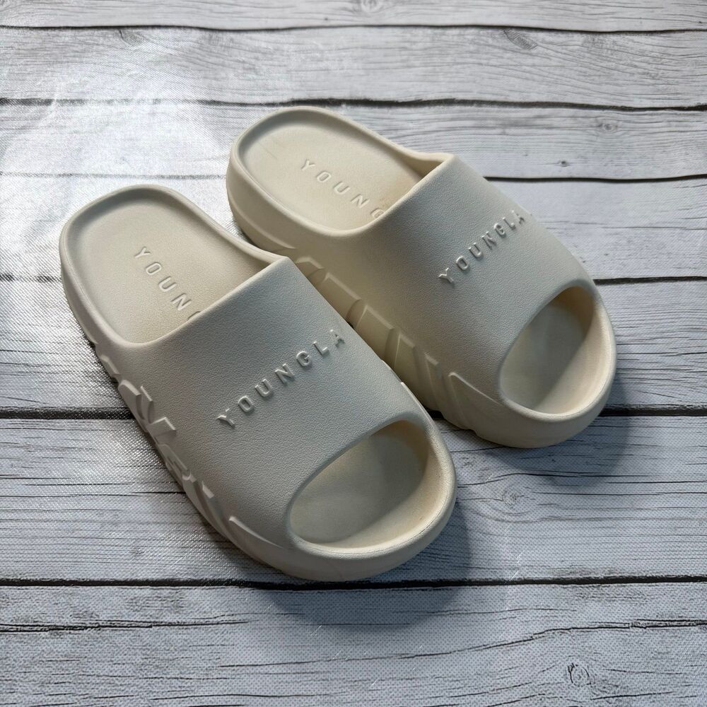 Young LA Cream/White Slides (no box) Size: 6
